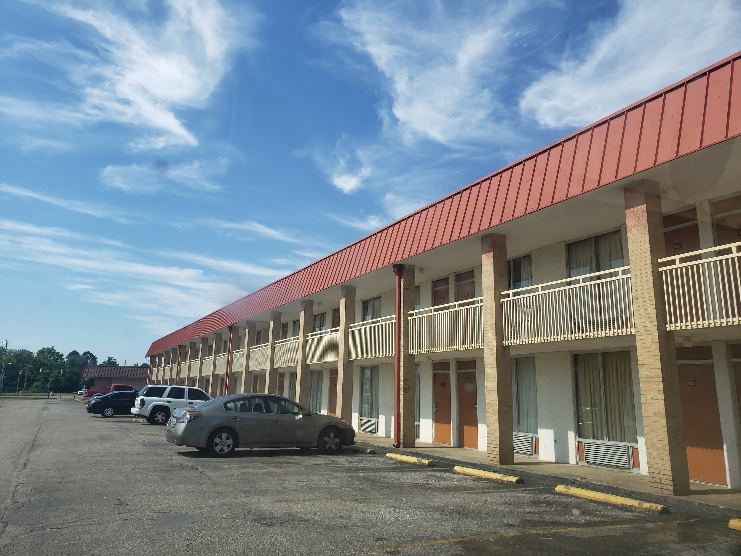 Managed by swan property management since 2006, whitehaven oaks apartments is a small quiet 1 bedroom community on the mata bus line. Bantam Apartments Airway One Stop Housing